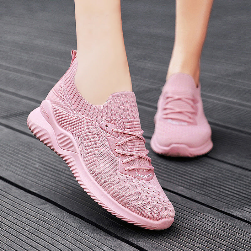 Los 996 Rosado son el complemento perfecto para un look casual y cómodo. Hechos de una fibra de poliéster duradera, estos zapatos se ajustan perfectamente al pie. La suela de PVC de buena calidad ofrece una amortiguación óptima cada paso, al tiempo que garantiza la seguridad con un excelente antideslizamiento. Disfruta de suavidad al caminar o hacer deporte con estos zapatos.
