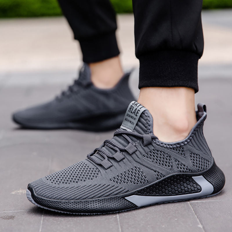 Los W-45 Gris están especialmente diseñados para corredores y se adaptan a las necesidades y movimientos del pie para brindar comodidad, soporte y un rendimiento óptimo. La amortiguación superior absorbe el impacto y protege del riesgo de lesiones, mientras que su construcción ligera y transpirable garantiza libertad y frescura. La excelente tracción en la suela ofrece resistencia y durabilidad en diferentes superficies, y se ajusta perfecto al pie para evitar rozaduras y ampollas.