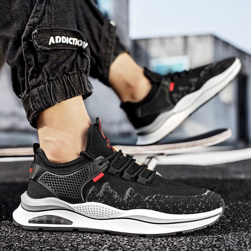 Los ISM225-008 Negro son ideales para los runners y caminarines. Su suela espumosa secada al aire frío, la burbuja de confort en cada pisada y su malla transpirable aseguran un paseo sin cansancio. Además, el tejido de algodón y su suela curvada los hacen ligeros y antideslizantes para cualquier estación del año.