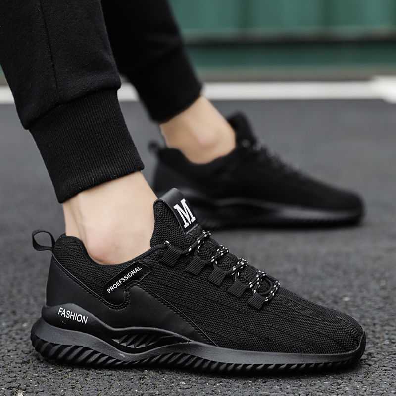 El 010-Negro son zapatillas deportivas ideales para hacer ejercicios en el gimnasio o al aire libre. Están hechos de materiales transpirables y livianos para proporcionar una experiencia de uso cómoda. Su diseño deportivo garantiza estabilidad y seguridad mientras disfrutas de tus ejercicios.