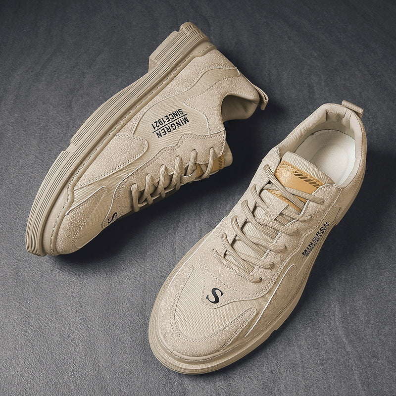 Con la Zapatilla 021-Beige disfrutarás de un look casual y a la moda, gracias a su combinación única de cuero sintético. Suela de goma de alta tracción para una mayor durabilidad. ¡Un complemento perfecto para tu look!