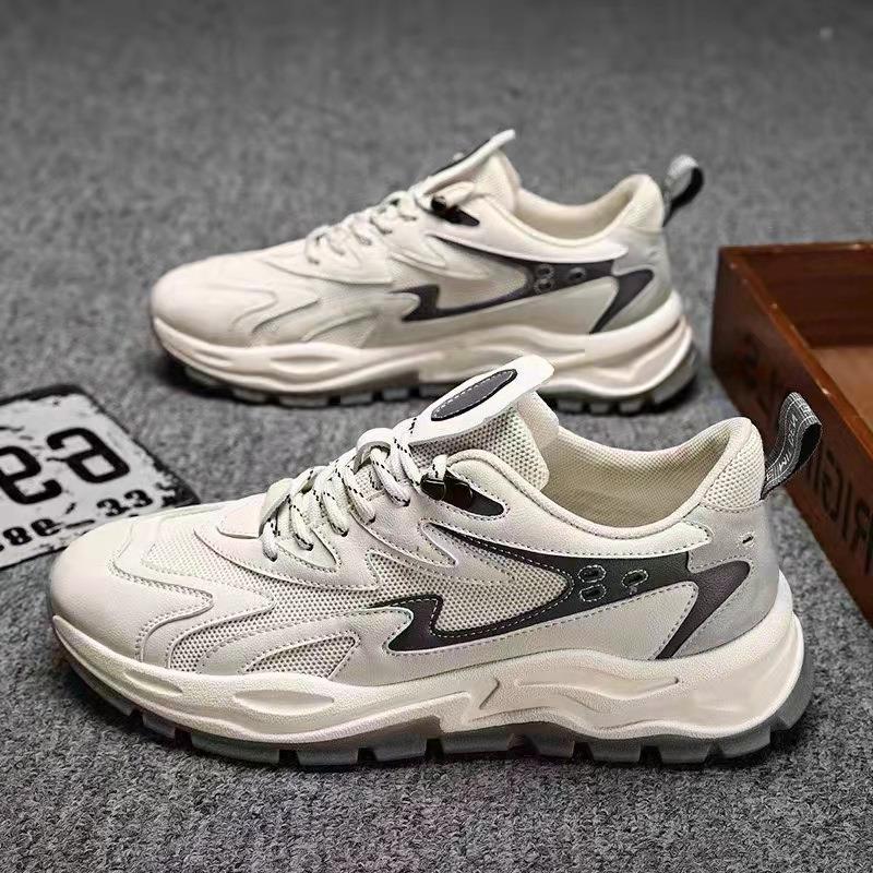 Presentando el 042-Beige, tenis informales perfectos para todas las actividades diarias. Están hechos con tejido de malla que proporciona alto rendimiento, imitación de piel de becerro para la comodidad y el estilo, y una suela ligera antideslizable para la estabilidad y la tracción. Además, los cordones cilíndricos aseguran un ajuste perfecto y permiten la transpiración todo el día.