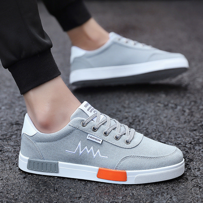 El 6636-Gris es una zapatilla idónea para el día a día. Está hecha con tela de lona cómoda y fresca, suela de Eva secado en frío y plataforma plana. Las cintas clásicas hacen que lucen bien tanto con ropa informal como con ropa deportiva. Un calzado casual y cómodo.