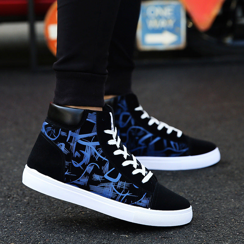 Las botas K-52 Azul ofrecen la mejor combinación de comodidad y estilo con su material suave de imitación cuero y piel. Lona con cordones. Con plantilla de suela Eva. Se beneficia de un estampado de carácter retro bohemio, con diseño luces traslucentes curvadas y a rayas, atado cruzado para un look moderno. Las botas respirables permiten un viaje cómodo con su aspecto elegante.
