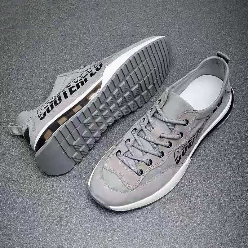 N007-Gris es una zapatilla deportiva perfecta para todos los niveles de entrenamiento. Cuenta con una cámara de aire para una amortiguación óptima y reducir el impacto en las articulaciones, especialmente en las rodillas, reduciendo el riesgo de lesiones. Está fabricada con un recubrimiento de lona y cuero sintético para ser resistente, transpirable y absorbente al sudor, y una suela dentada para obtener la mejor tracción. Cordones de ajuste para mayor ajuste.