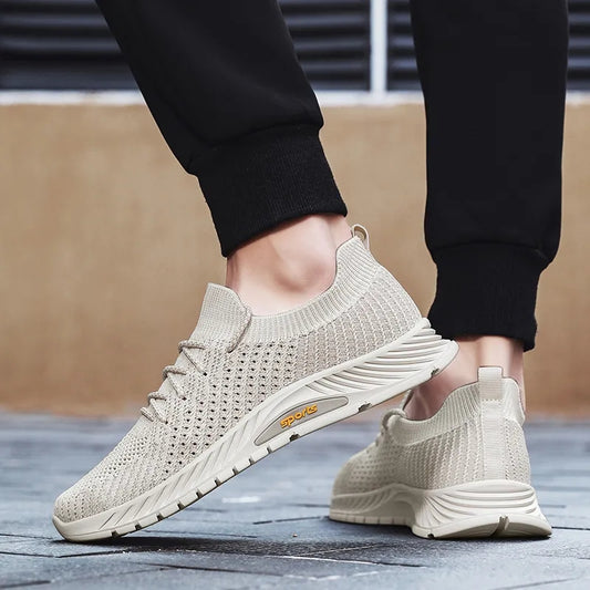 038-Beige es la respuesta perfecta para tus actividades casuales y deportivas. Estos zapatos están hechos con tejido de punto transpirable y cinta elástica para ofrecerte la libertad de movimiento que necesitas. La suela con antideslizante curvada garantiza una comodidad óptima al apoyar el pie y dar el paso, mientras mantiene tus pies secos. ¡Vive una experiencia cómoda con 038-Beige!