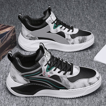 Las 044- Negro son zapatillas de estilo botín ideales para practicar patineta. Cuentan con atado fuerte para mayor ajuste, imitación de cuero para mayor comodidad, transpirables para mantener los pies secos, suela antideslizante para garantizar un mejor agarre al suelo y un estilo juvenil cool a la moda. Perfectas para la patineta.