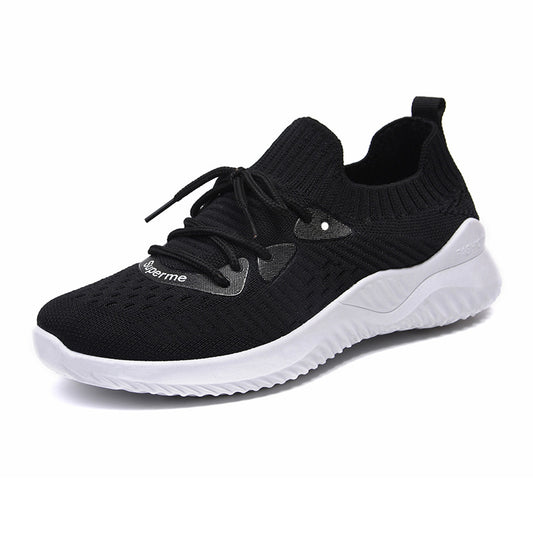 Los 996 Negro son el complemento perfecto para un look casual y cómodo. Hechos de una fibra de poliéster duradera, estos zapatos se ajustan perfectamente al pie. La suela de PVC de buena calidad ofrece una amortiguación óptima cada paso, al tiempo que garantiza la seguridad con un excelente anti deslizamiento. Disfruta de suavidad al caminar o hacer deporte con estos zapatos.