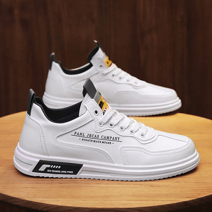 Los zapatos Y602 White Blanco B son ideales para hombres que valoran la comodidad con estilo.  lazos clásicos. Estas zapatillas blancas ofrecen suela ligera, transpirable, con diseño antideslizante para mayor agarre al suelo. La suela dentada otorga un plus de estilo y comodidad. ¡Un excelente calzado para usar con tus atuendos informales! 