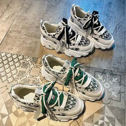 Los zapatos 6608-verde  están diseñados con doble cordón ajustable, para que los combines con el color y diseño que necesites. Además, son transpirables, livianos y cómodos, para que los uses todos los días con total seguridad. La suela de goma sólida cubre áreas de alto impacto para prolongar su durabilidad, mientras que la plantilla amortiguada de espuma de memoria extraíble absorbe sudor y reduce el mal olor.