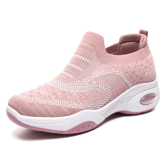 Luce con estilo deportivo y fresco con la zapatilla para dama G-992 Rosado. Con una burbuja de aire para una suave pisada, también cuenta con un tacón para no sentir dolor en tus pantorrillas al caminar. ¡No hay excusa para no lucir moderna y cómoda sin importar la edad! Suela antideslizante. suela arqueada. 