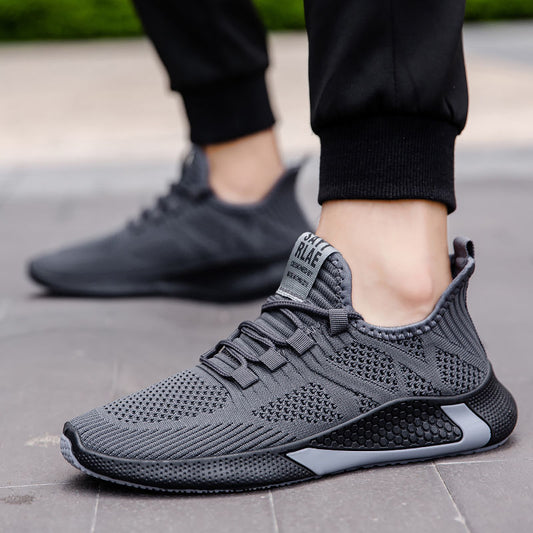 Los W-45 Gris  están especialmente diseñados para corredores y se adaptan a las necesidades y movimientos del pie para brindar comodidad, soporte y un rendimiento óptimo. La amortiguación superior absorbe el impacto y protege del riesgo de lesiones, mientras que su construcción ligera y transpirable garantiza libertad y frescura. La excelente tracción en la suela ofrece resistencia y durabilidad en diferentes superficies, y se ajusta perfecto al pie para evitar rozaduras y ampollas.