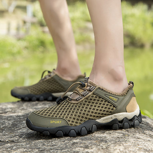 Los KJ-51 Café son zapatos deportivos ideales para senderismos y ocio al aire libre. Sus suelas de goma de alta calidad ofrecen la suavidad ideal para los pies, flexibilidad y peso ligero. Los huecos malla transpirables mantienen los pies frescos y cómodos, y el diseño cóncavo y la punta redondeada garantizan un agarre seguro en todas las superficies.