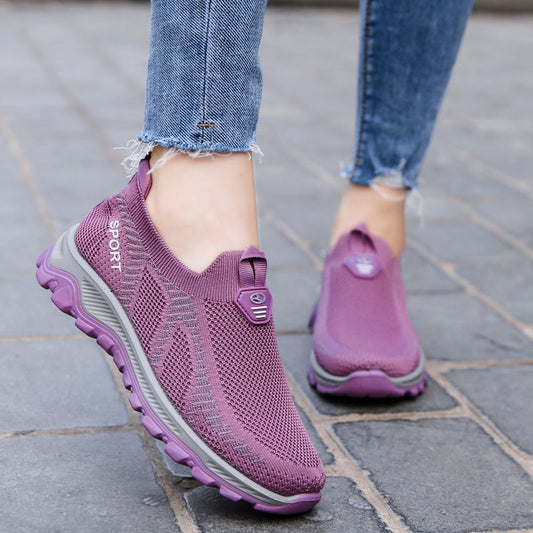 Los W-31 Rosa son tenis de mujer ideal para actividades casuales o deportivas. Estos zapatos cuentan con un tejido transpirable y una suela de goma que los hace ligeros, flexibles y no resbaladizos. Esto los hace perfectos para caminatas, ejercicios aeróbicos o deportes en cancha sin recargar el pie.