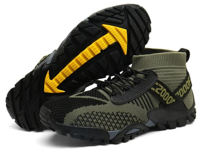 Los 2000 Verde son unos zapatos deportivos informales ideales para realizar actividades al aire libre. Gracias a su suela de goma Eva, resistirán el desgaste hasta en las prácticas más extremas de escalada o senderismo. Su plantilla de espuma suave garantiza un cómodo soporte en el talón. Además, el material antiranspirable ofrece transpiración adicional y seguridad contra deslizamientos. ¡También son perfectos para usar en la playa!