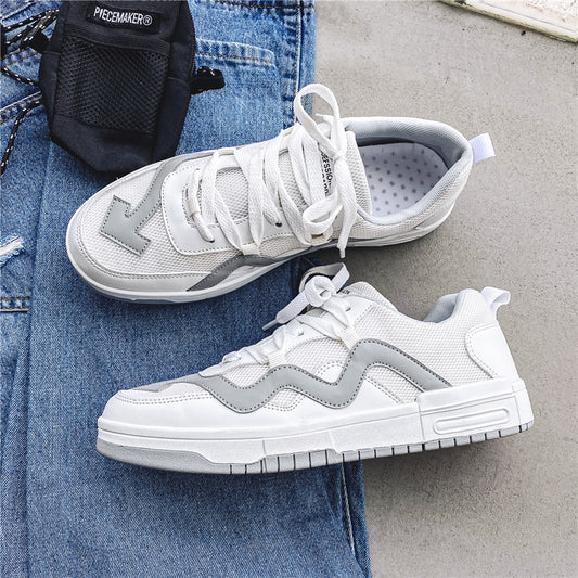 Las zapatillas 026-Blanco son una elección ideal para aquellos que quieren estar a la moda. Están hechas con cuero sintético resistente y duradero, malla de nylon transpirable y suela antideslizante que garantiza una comodidad óptima para todas tus actividades. Se caracteriza por un look elegante y deportivo que asegura un estilo moderno y contemporáneo.